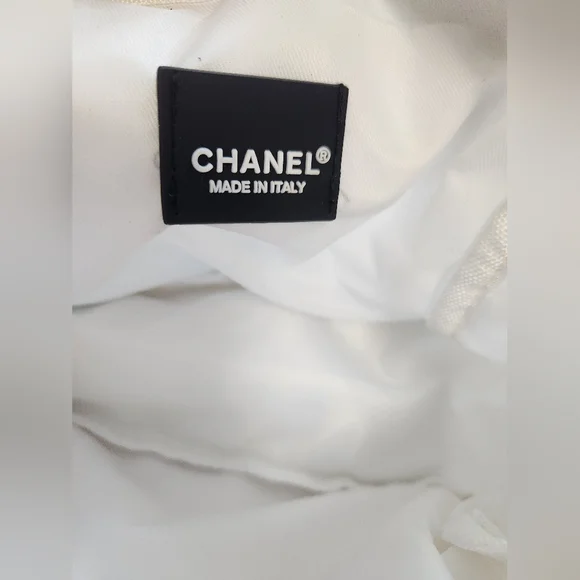 Bundle Of Novelty GWP Items- Cosmetics Bag, Hair Claw Clip And Flower! New! - Picture 6 of 9